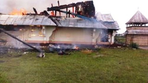 Дерев'яний храм УПЦ КП згорів на Львівщині